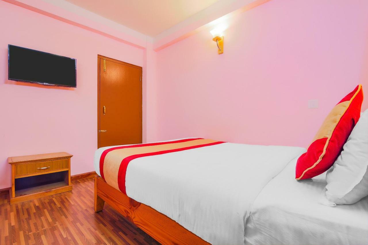 Hotel Everest Window View 나가르코트 외부 사진
